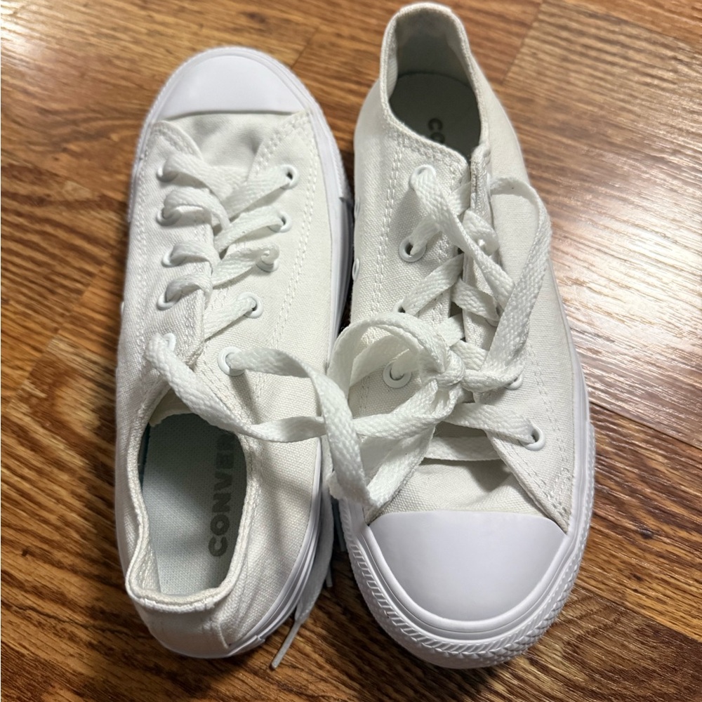 Converse Low Top Canvas Youth Size 2